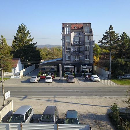 Hostel Royal Obrenovac  Luaran gambar